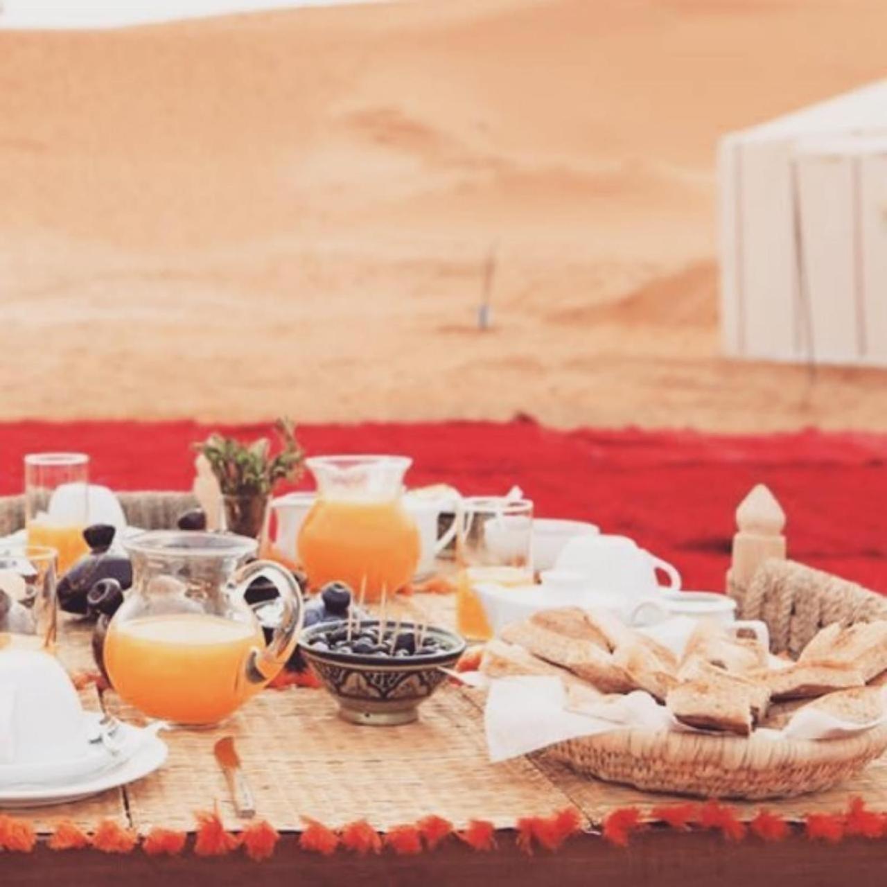 Desert Camp Camel & Sandboarding メルズーガ エクステリア 写真